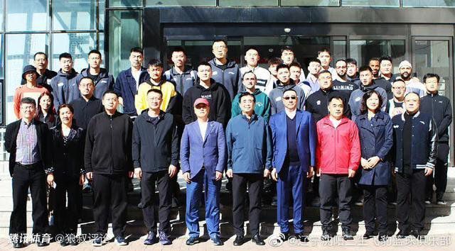 叶辰淡淡道：没关系，他想签字就让他签。